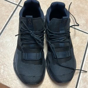 On Cloud Nova size 9.5 Black/Elipse